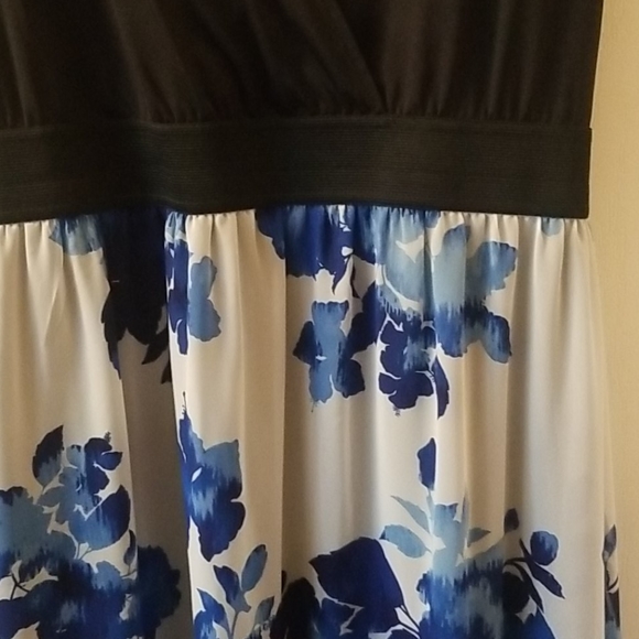 NEW in bag Avon Floor Length Modern Floral Signature Collection Maxi Dress - Picture 3 of 6